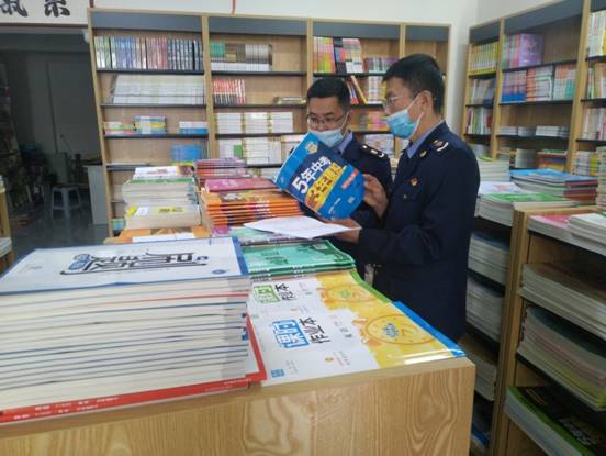 敦化市市场监管局开展学生文化用品专项检查，守护青少年健康成长